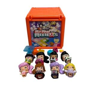 My‎ Mini MixieQ's Mixie Q  Lot Of 8 Figures Dolls Accessories 1 Cube Playset
